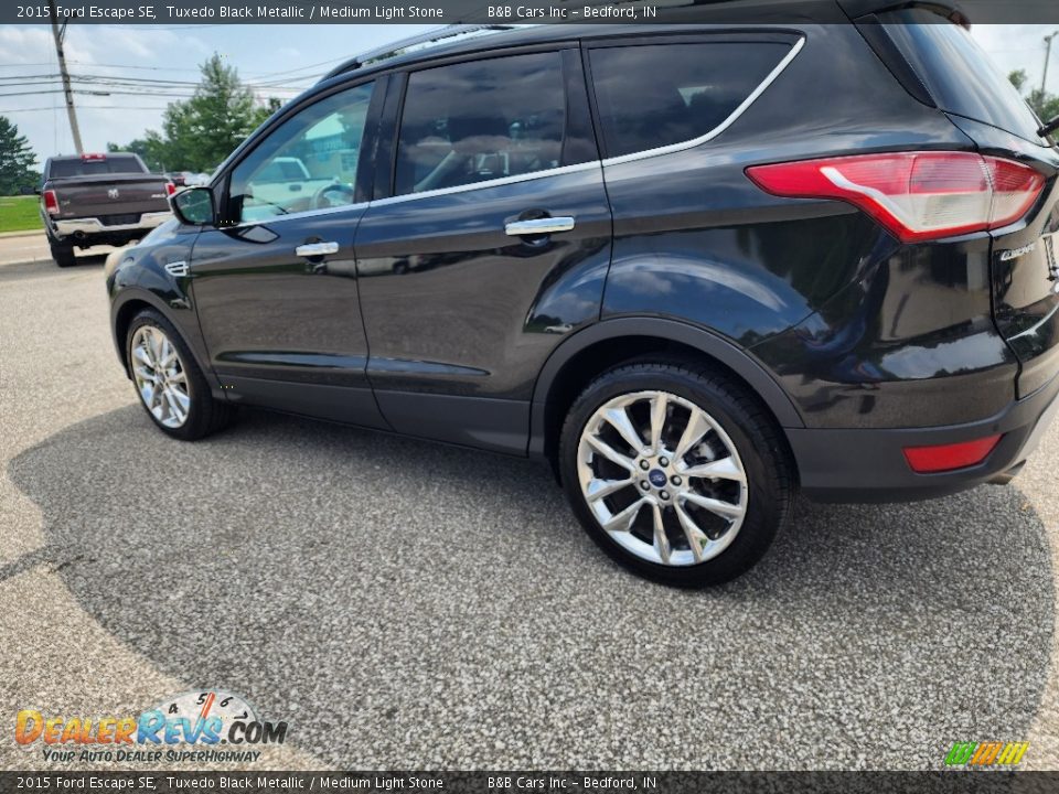 2015 Ford Escape SE Tuxedo Black Metallic / Medium Light Stone Photo #26