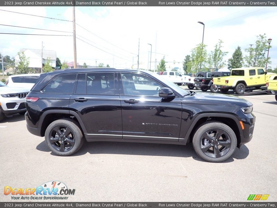 2023 Jeep Grand Cherokee Altitude 4x4 Diamond Black Crystal Pearl / Global Black Photo #6