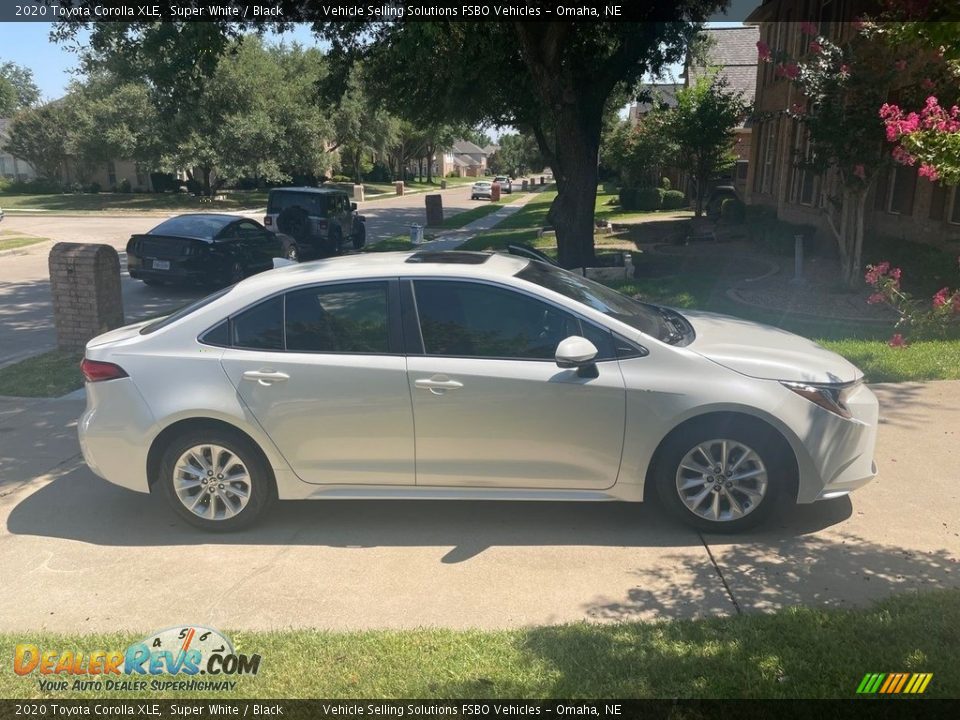 2020 Toyota Corolla XLE Super White / Black Photo #1