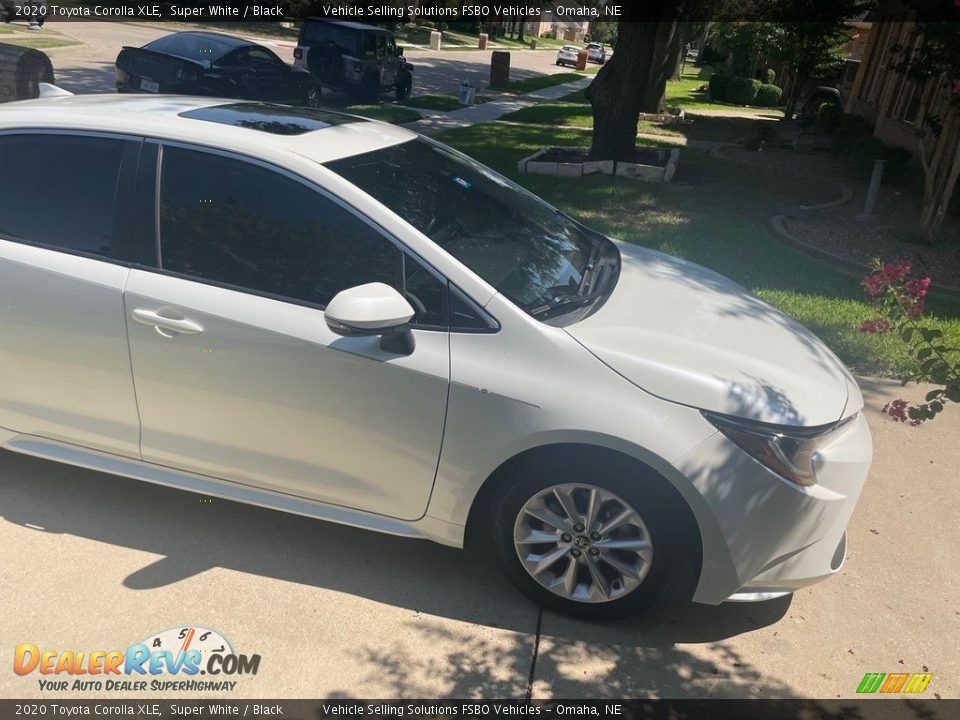 2020 Toyota Corolla XLE Super White / Black Photo #3