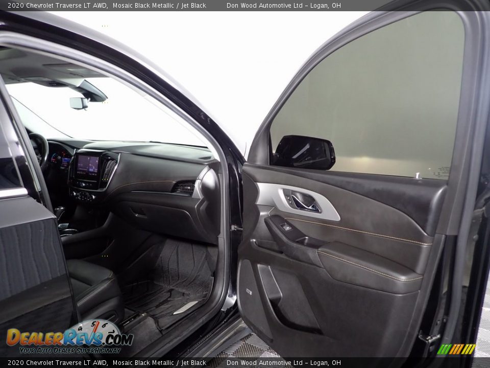 2020 Chevrolet Traverse LT AWD Mosaic Black Metallic / Jet Black Photo #31