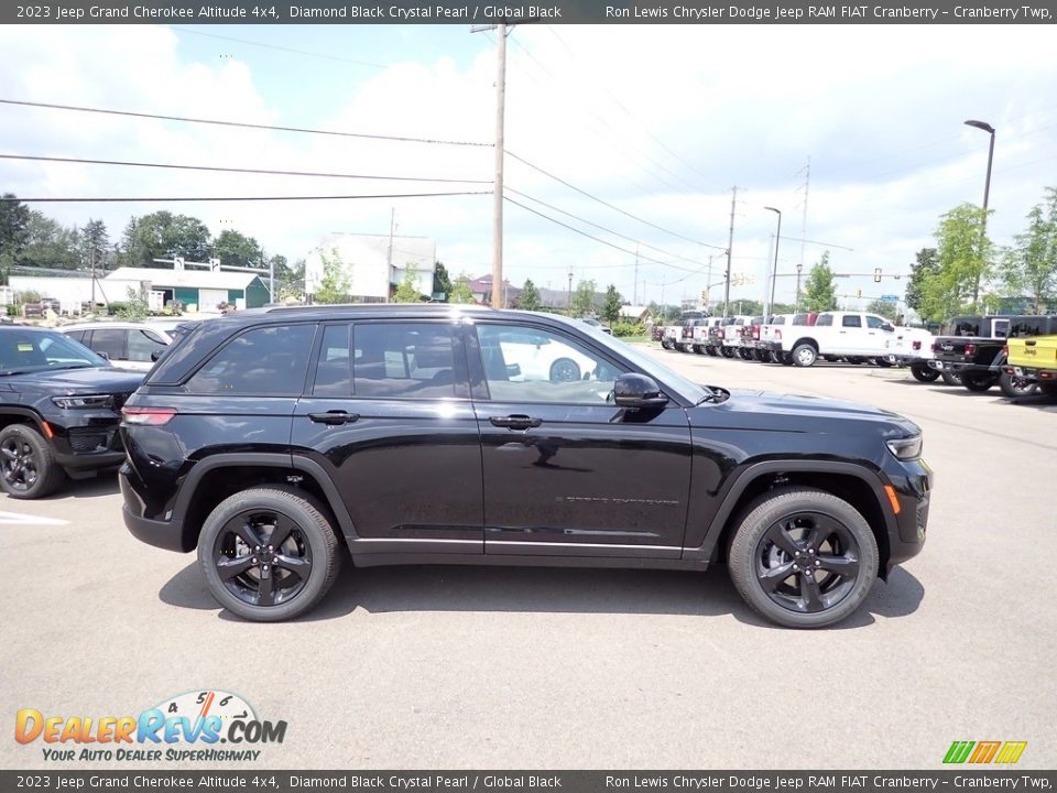 2023 Jeep Grand Cherokee Altitude 4x4 Diamond Black Crystal Pearl / Global Black Photo #6