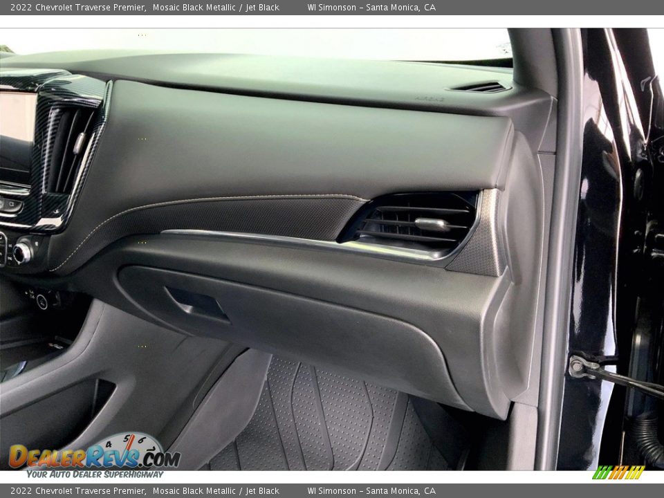 Dashboard of 2022 Chevrolet Traverse Premier Photo #15