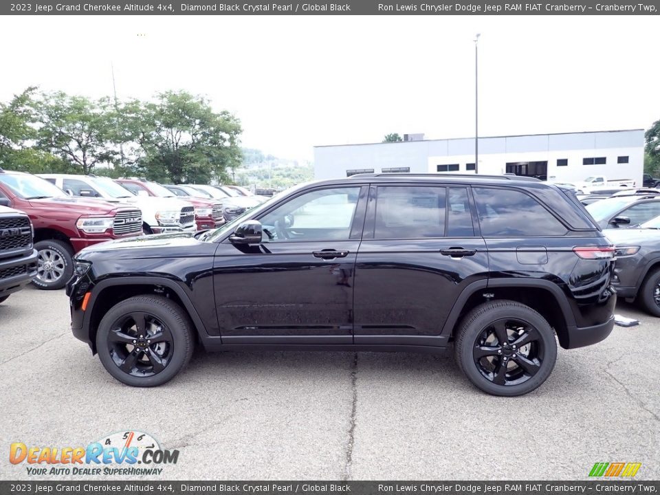 2023 Jeep Grand Cherokee Altitude 4x4 Diamond Black Crystal Pearl / Global Black Photo #2