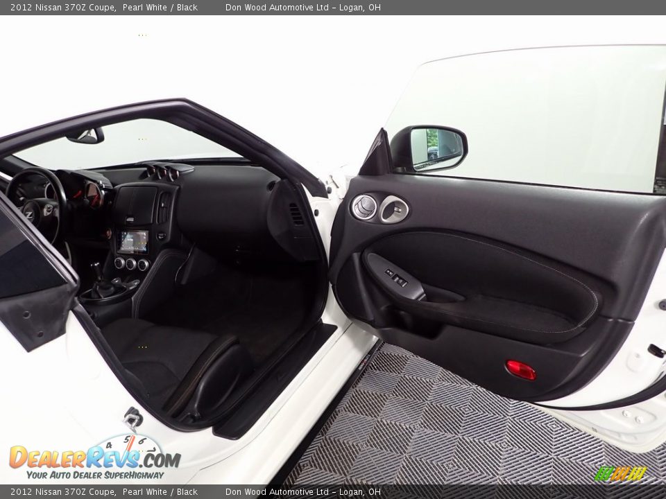 2012 Nissan 370Z Coupe Pearl White / Black Photo #18