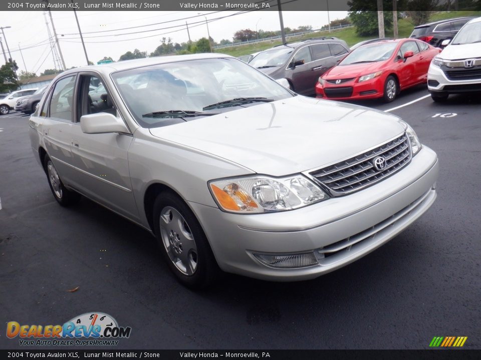 Front 3/4 View of 2004 Toyota Avalon XLS Photo #4