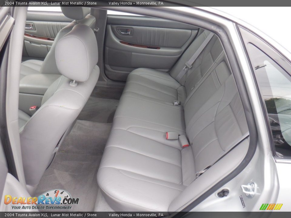 Rear Seat of 2004 Toyota Avalon XLS Photo #22