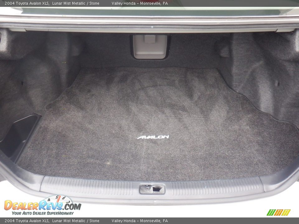 2004 Toyota Avalon XLS Trunk Photo #23