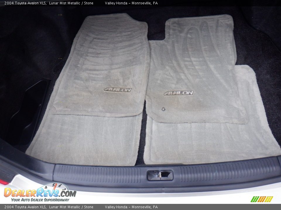 2004 Toyota Avalon XLS Lunar Mist Metallic / Stone Photo #24