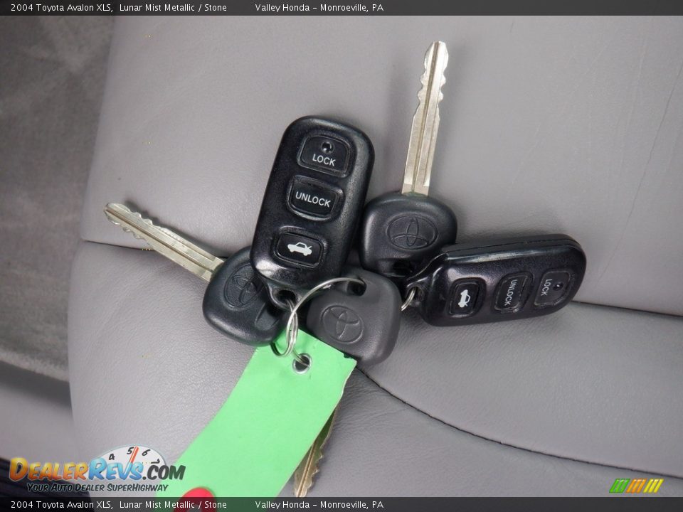 Keys of 2004 Toyota Avalon XLS Photo #25