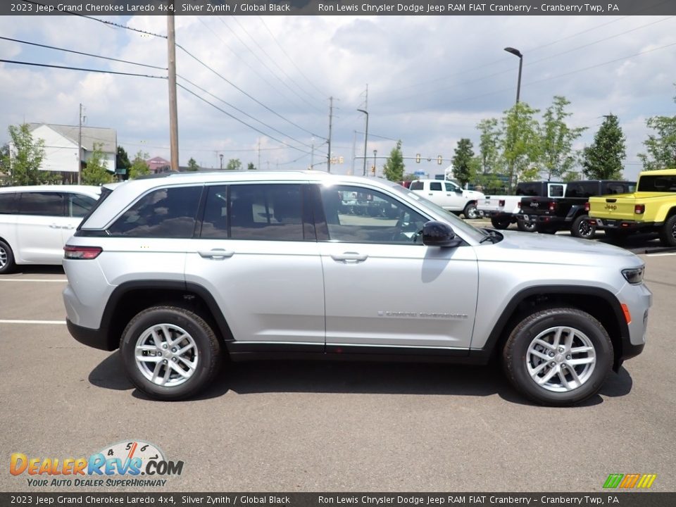 2023 Jeep Grand Cherokee Laredo 4x4 Silver Zynith / Global Black Photo #6