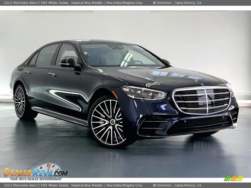 Front 3/4 View of 2023 Mercedes-Benz S 580 4Matic Sedan Photo #12