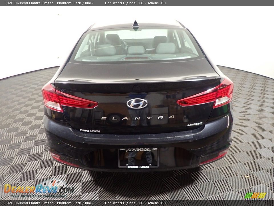 2020 Hyundai Elantra Limited Phantom Black / Black Photo #11