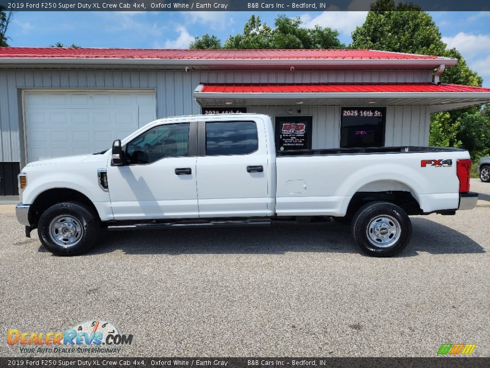 2019 Ford F250 Super Duty XL Crew Cab 4x4 Oxford White / Earth Gray Photo #2