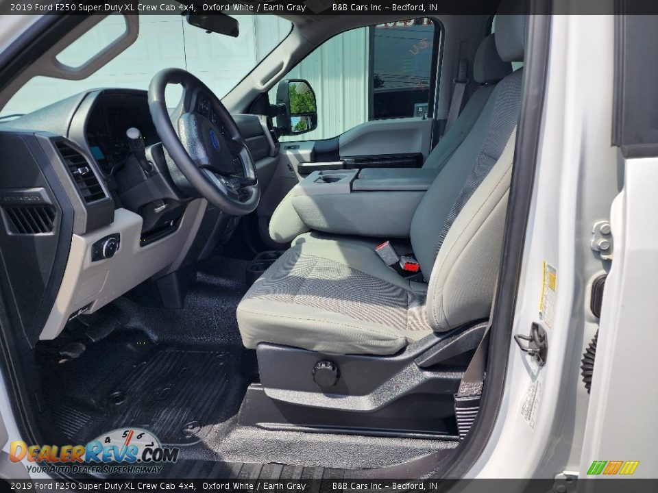 Front Seat of 2019 Ford F250 Super Duty XL Crew Cab 4x4 Photo #8