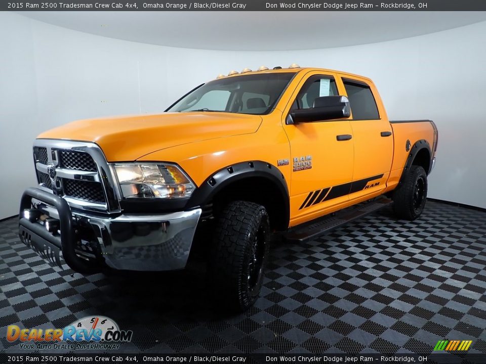 Front 3/4 View of 2015 Ram 2500 Tradesman Crew Cab 4x4 Photo #5