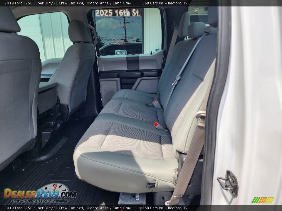 2019 Ford F250 Super Duty XL Crew Cab 4x4 Oxford White / Earth Gray Photo #16