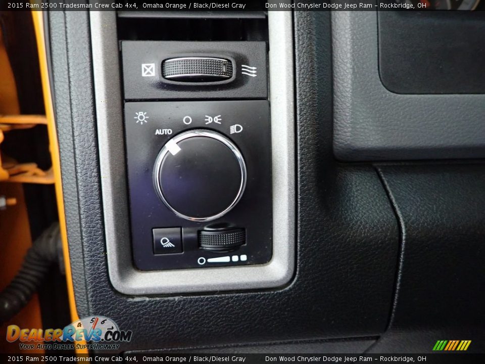 Controls of 2015 Ram 2500 Tradesman Crew Cab 4x4 Photo #13