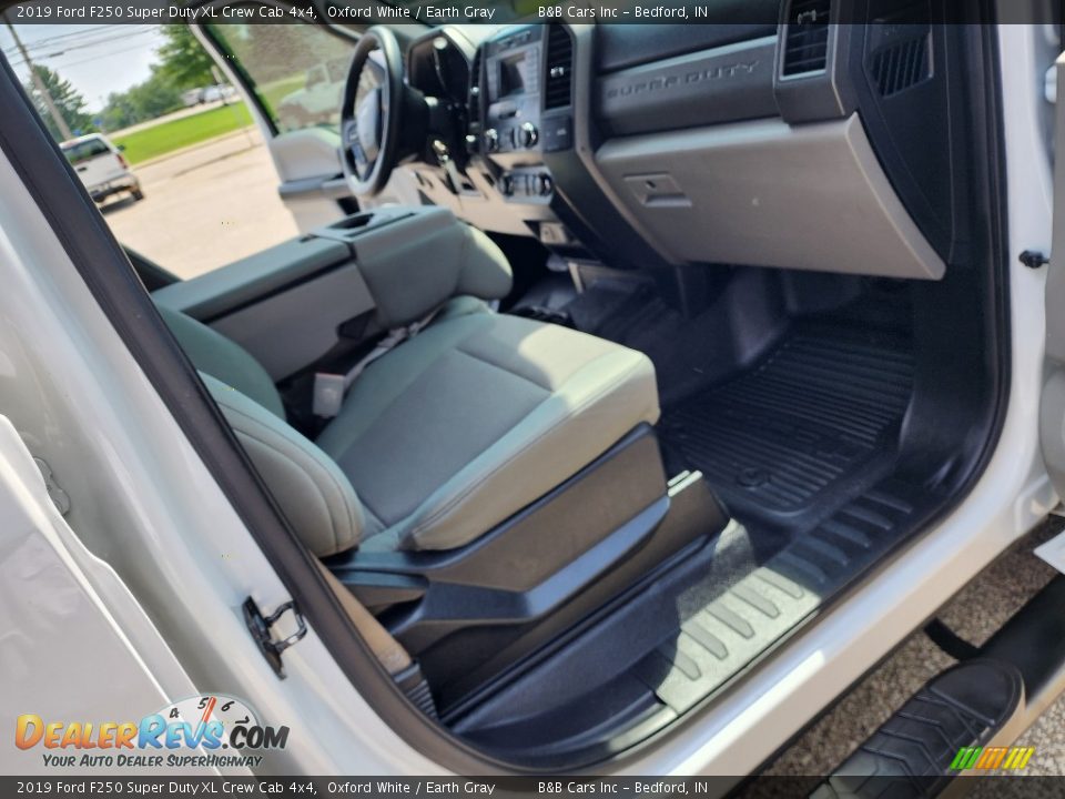 Earth Gray Interior - 2019 Ford F250 Super Duty XL Crew Cab 4x4 Photo #22