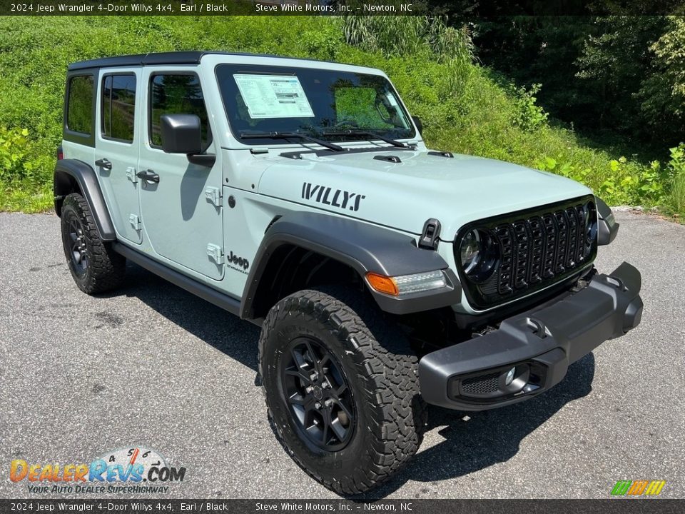 Front 3/4 View of 2024 Jeep Wrangler 4-Door Willys 4x4 Photo #4