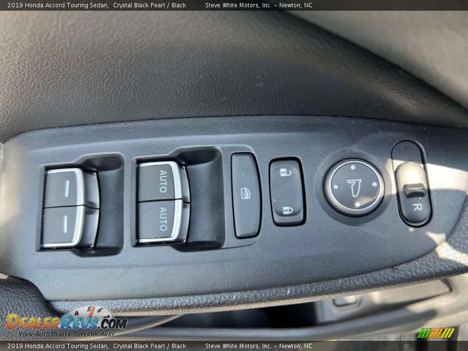 Controls of 2019 Honda Accord Touring Sedan Photo #13