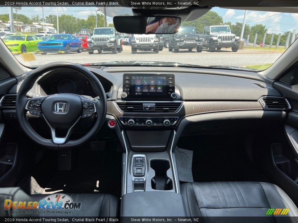 2019 Honda Accord Touring Sedan Crystal Black Pearl / Black Photo #17