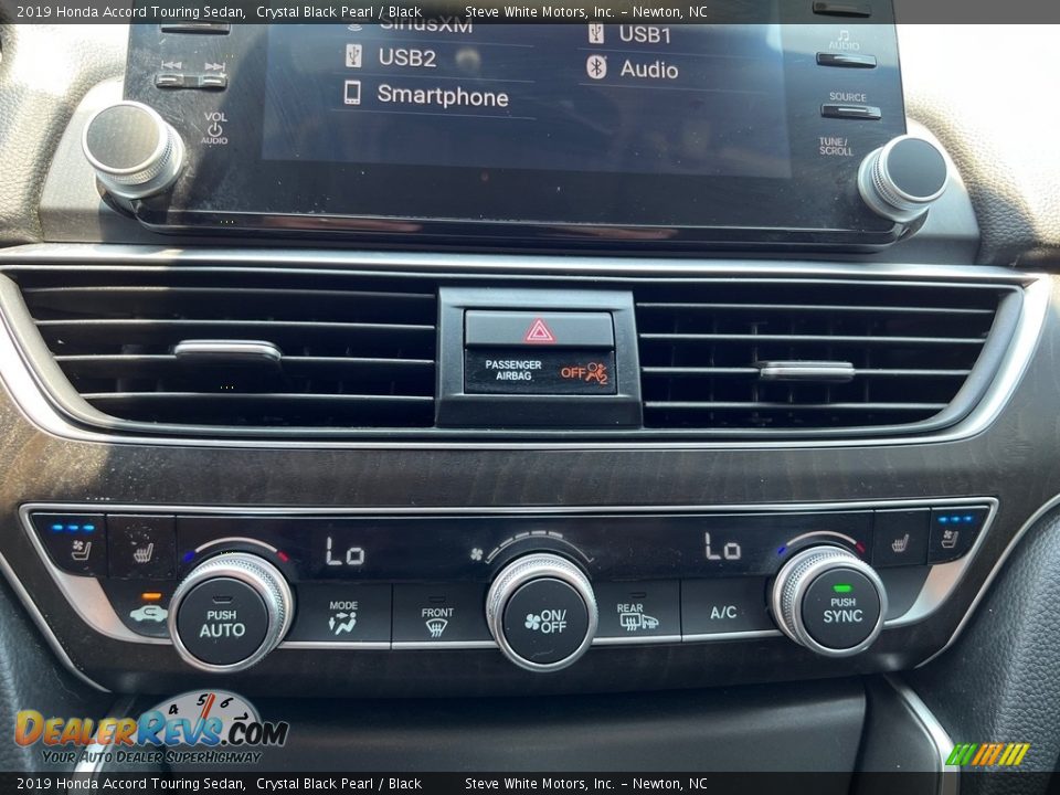 Controls of 2019 Honda Accord Touring Sedan Photo #22