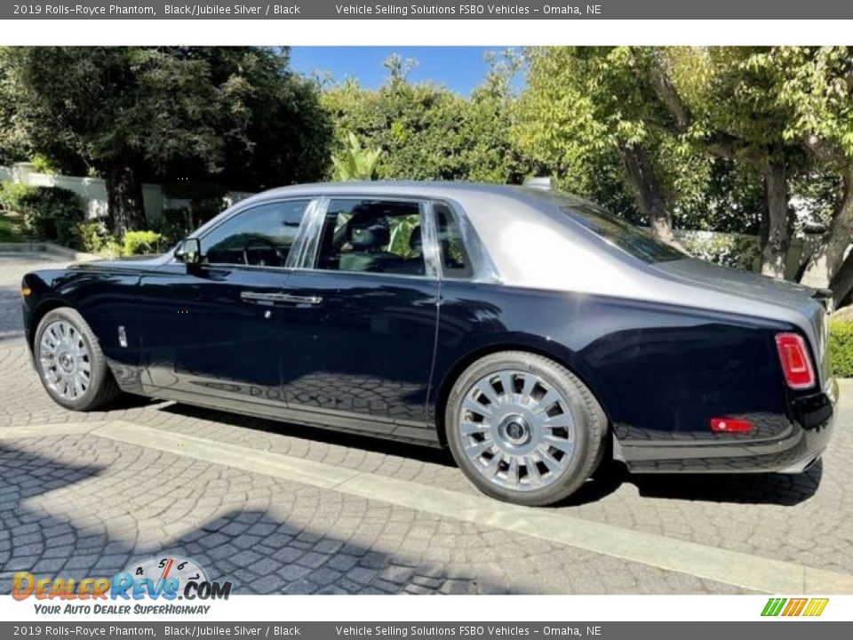 Black/Jubilee Silver 2019 Rolls-Royce Phantom  Photo #17