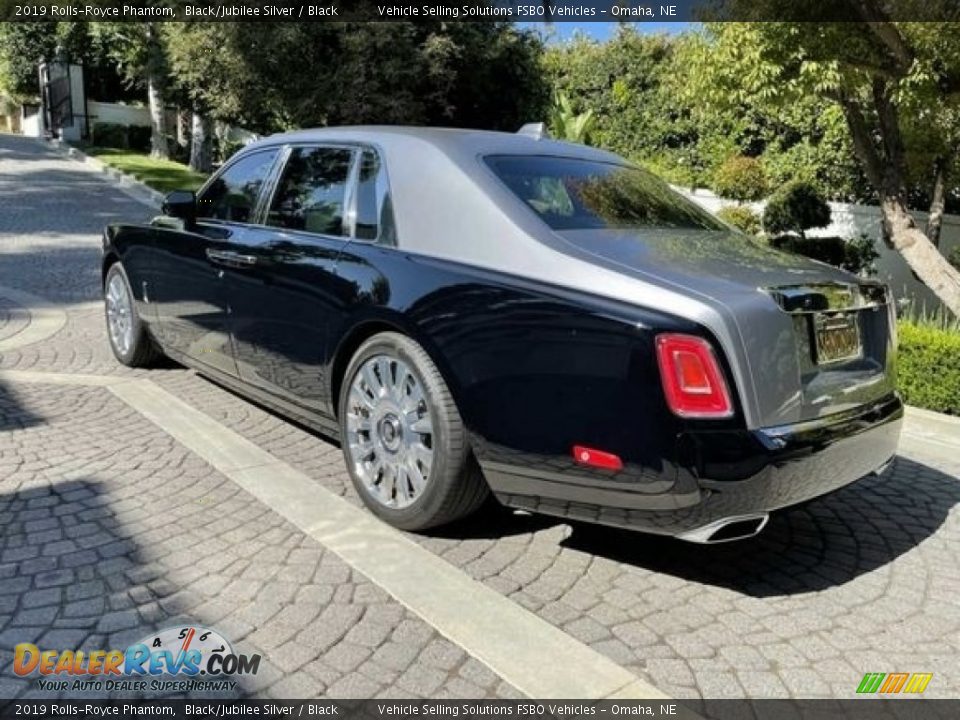 Black/Jubilee Silver 2019 Rolls-Royce Phantom  Photo #18