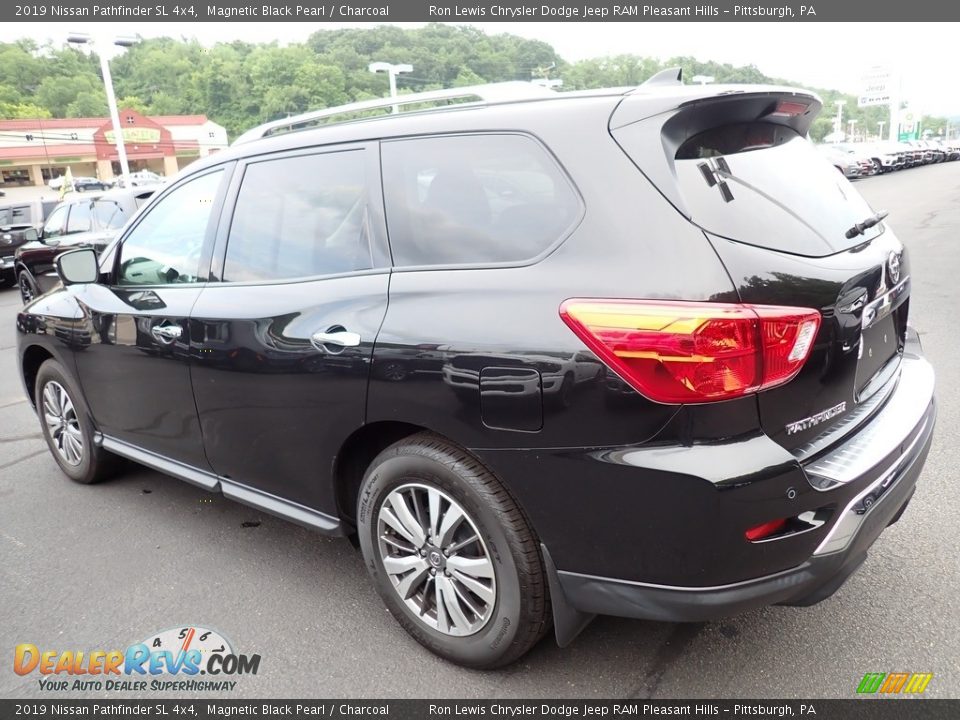 2019 Nissan Pathfinder SL 4x4 Magnetic Black Pearl / Charcoal Photo #3