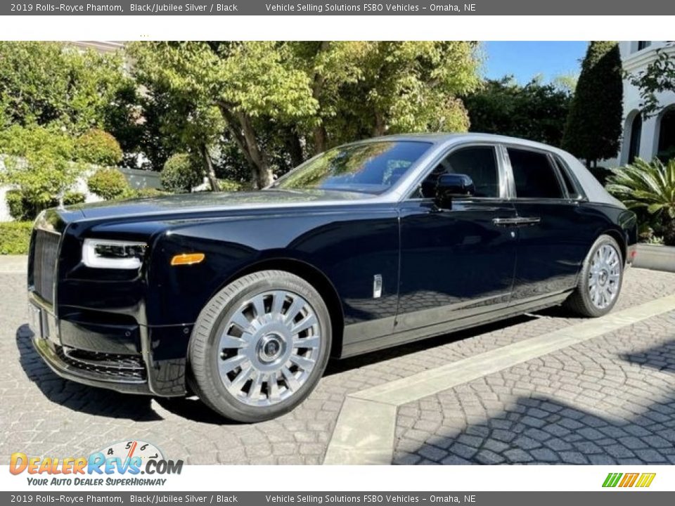 Front 3/4 View of 2019 Rolls-Royce Phantom  Photo #20