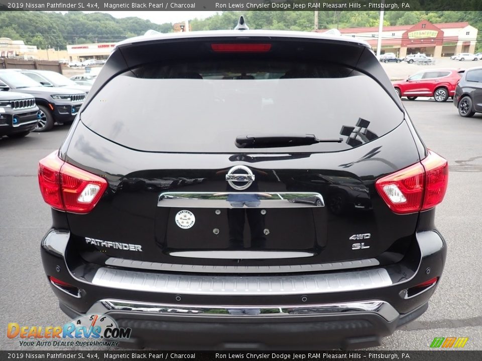 2019 Nissan Pathfinder SL 4x4 Magnetic Black Pearl / Charcoal Photo #4