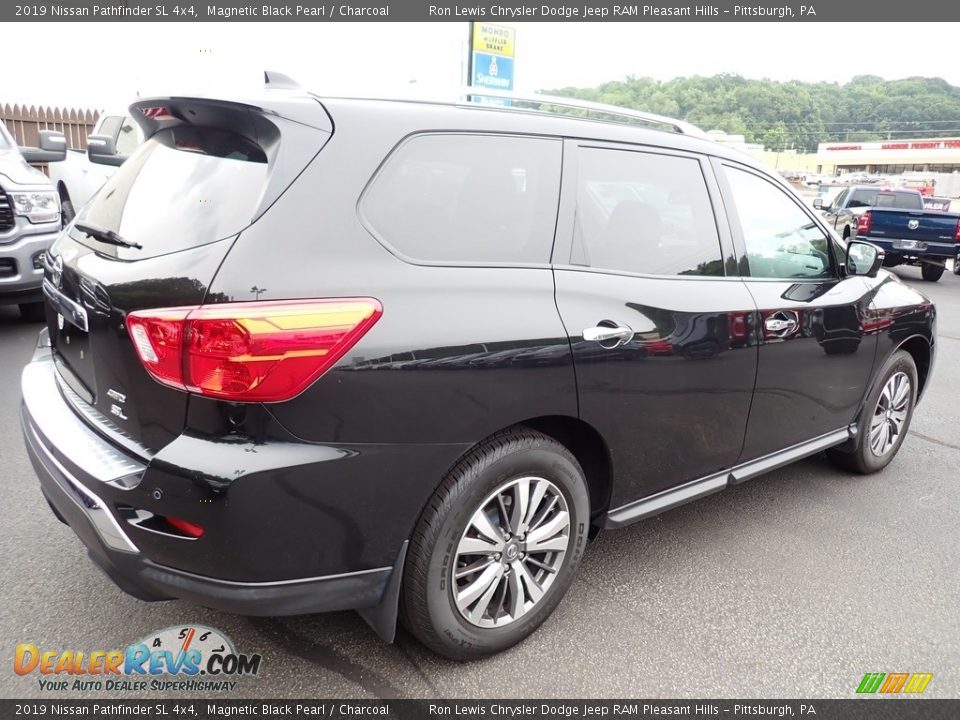 2019 Nissan Pathfinder SL 4x4 Magnetic Black Pearl / Charcoal Photo #6