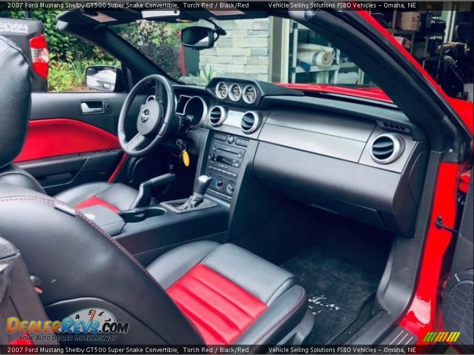 Dashboard of 2007 Ford Mustang Shelby GT500 Super Snake Convertible Photo #8