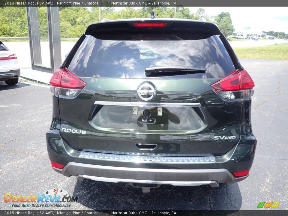 2018 Nissan Rogue SV AWD Midnight Pine / Charcoal Photo #5