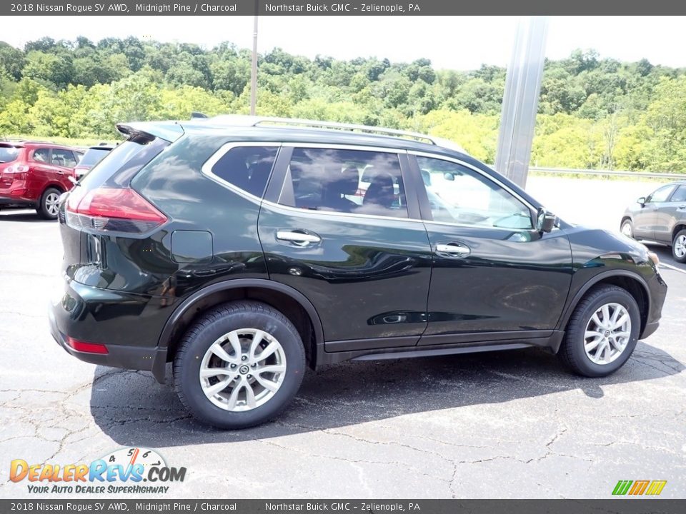 2018 Nissan Rogue SV AWD Midnight Pine / Charcoal Photo #7