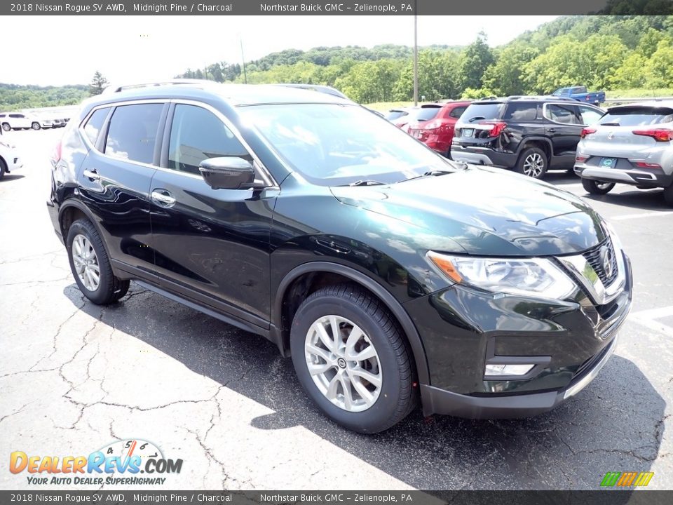 Front 3/4 View of 2018 Nissan Rogue SV AWD Photo #9