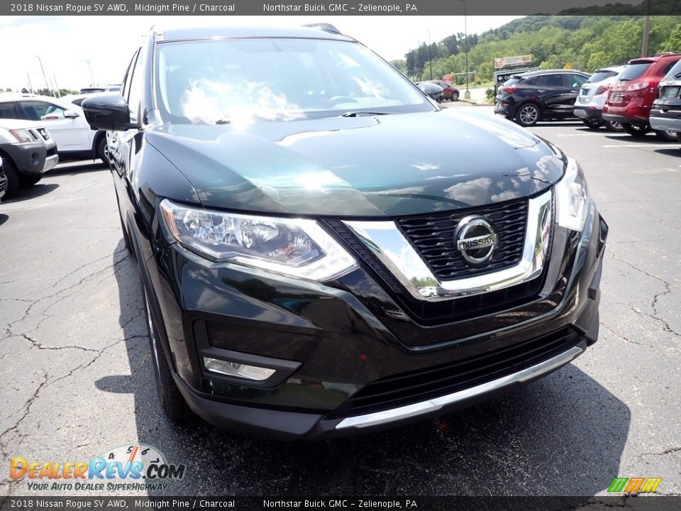 2018 Nissan Rogue SV AWD Midnight Pine / Charcoal Photo #10