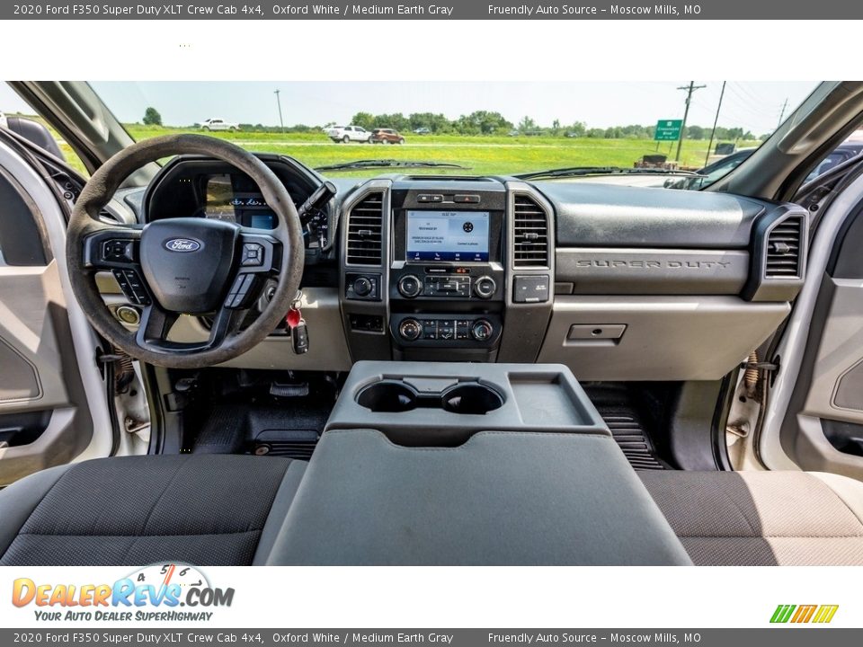 2020 Ford F350 Super Duty XLT Crew Cab 4x4 Oxford White / Medium Earth Gray Photo #26