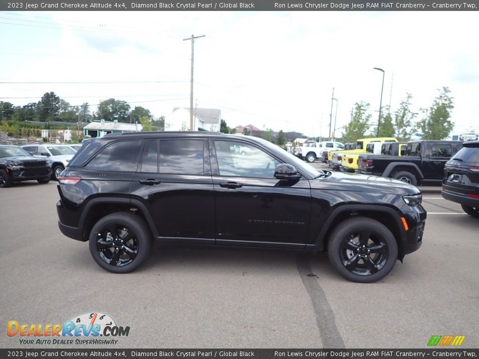 2023 Jeep Grand Cherokee Altitude 4x4 Diamond Black Crystal Pearl / Global Black Photo #6