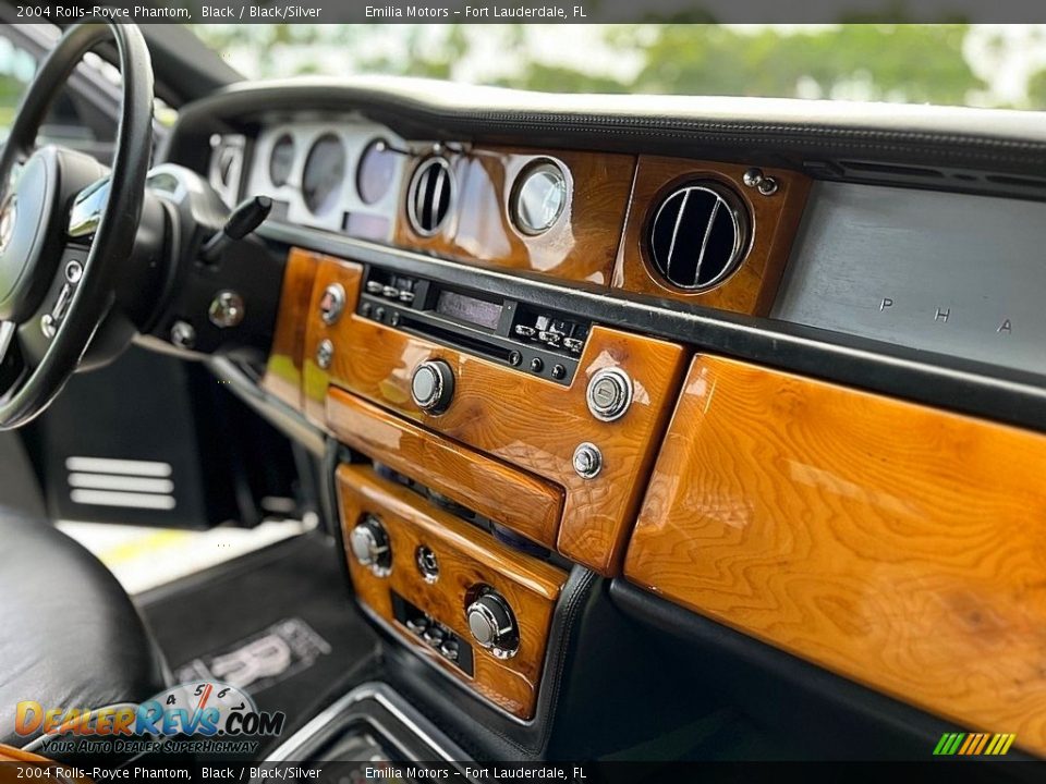 Dashboard of 2004 Rolls-Royce Phantom  Photo #20