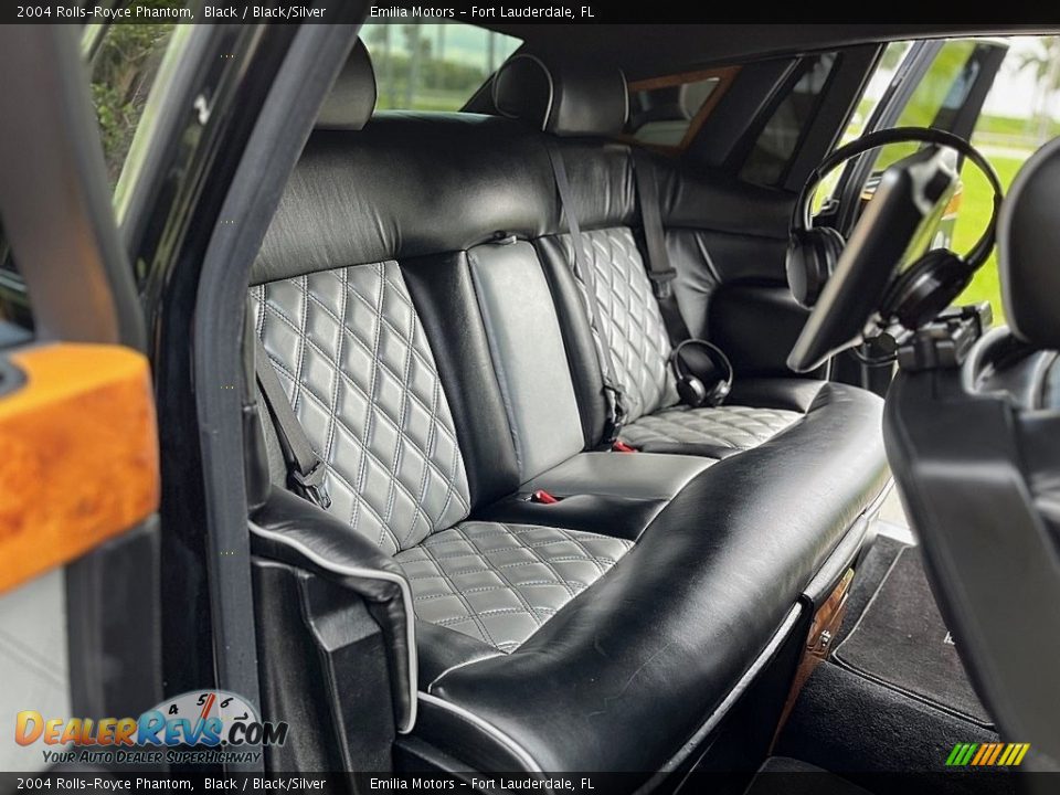 Rear Seat of 2004 Rolls-Royce Phantom  Photo #23