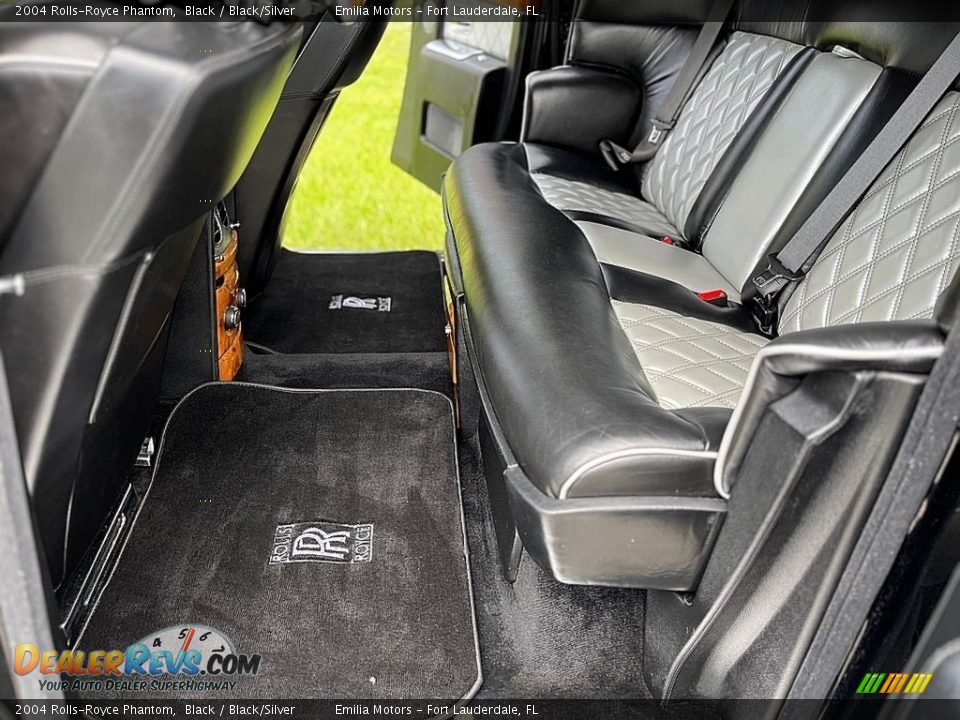 Rear Seat of 2004 Rolls-Royce Phantom  Photo #25