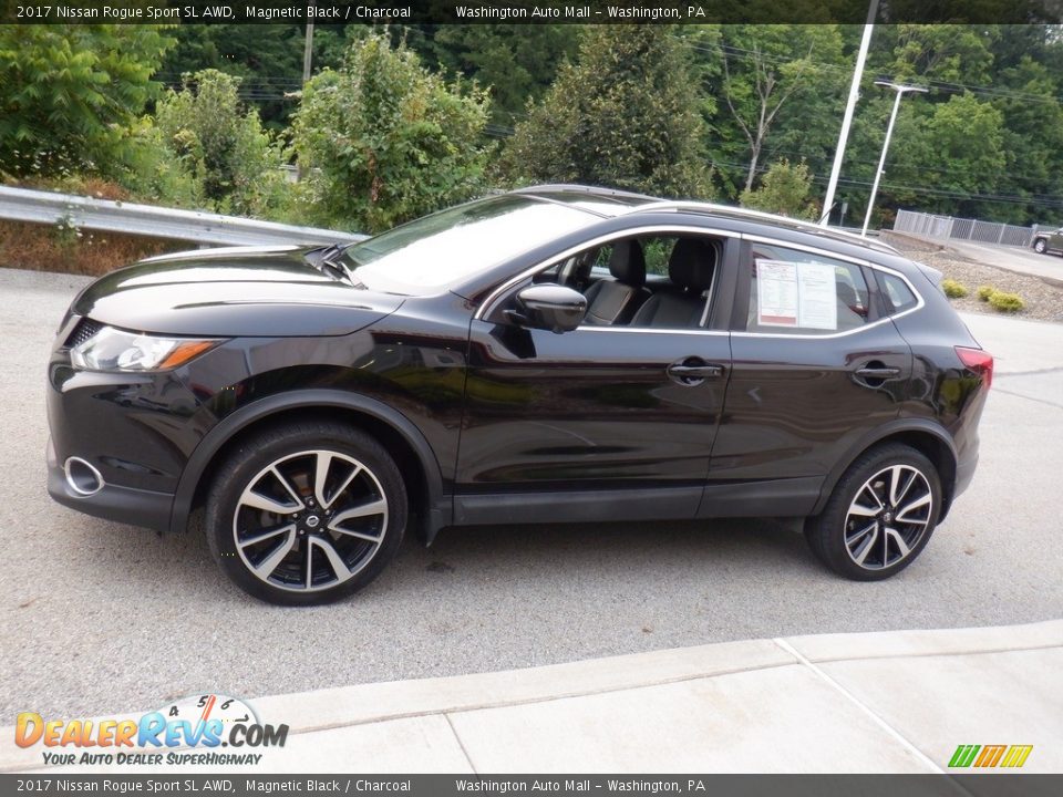 2017 Nissan Rogue Sport SL AWD Magnetic Black / Charcoal Photo #16