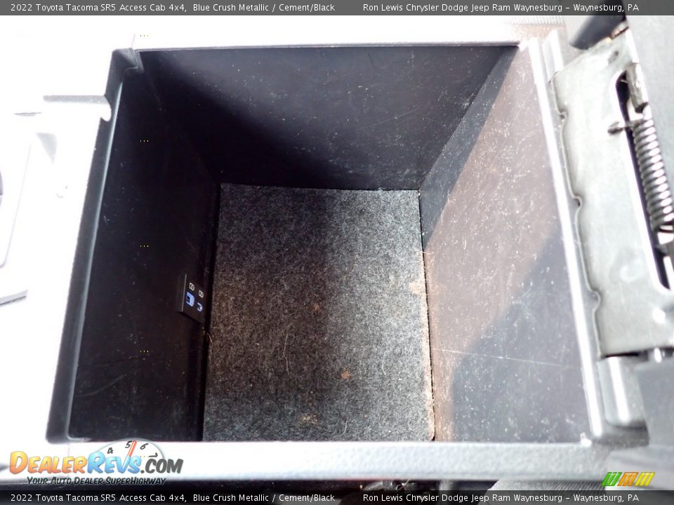 2022 Toyota Tacoma SR5 Access Cab 4x4 Blue Crush Metallic / Cement/Black Photo #17