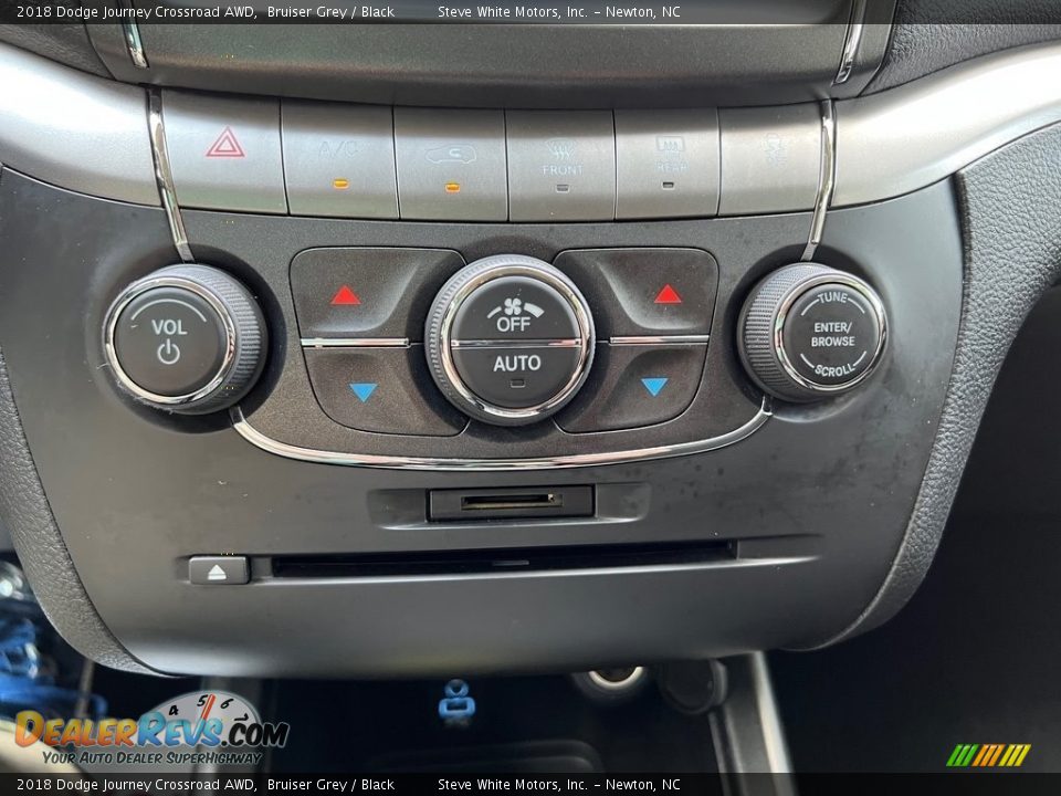 Controls of 2018 Dodge Journey Crossroad AWD Photo #26
