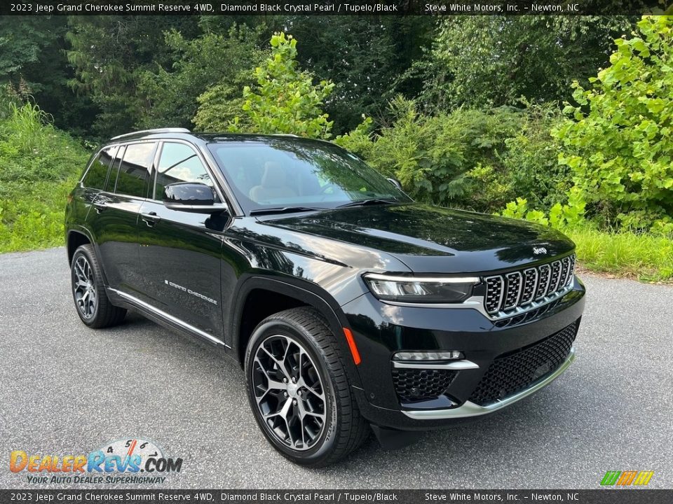 Front 3/4 View of 2023 Jeep Grand Cherokee Summit Reserve 4WD Photo #4