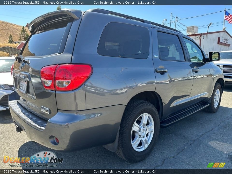 2016 Toyota Sequoia SR5 Magnetic Gray Metallic / Gray Photo #6