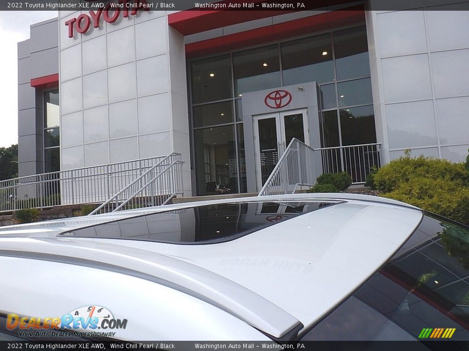 2022 Toyota Highlander XLE AWD Wind Chill Pearl / Black Photo #3
