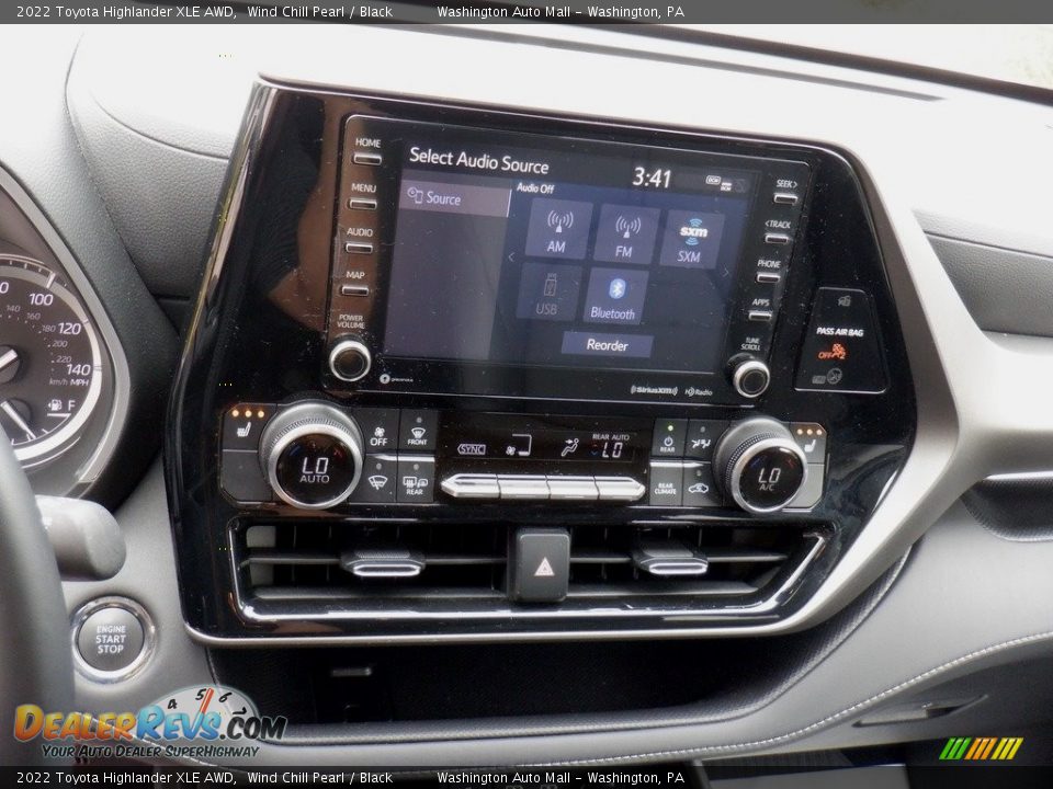 2022 Toyota Highlander XLE AWD Wind Chill Pearl / Black Photo #4